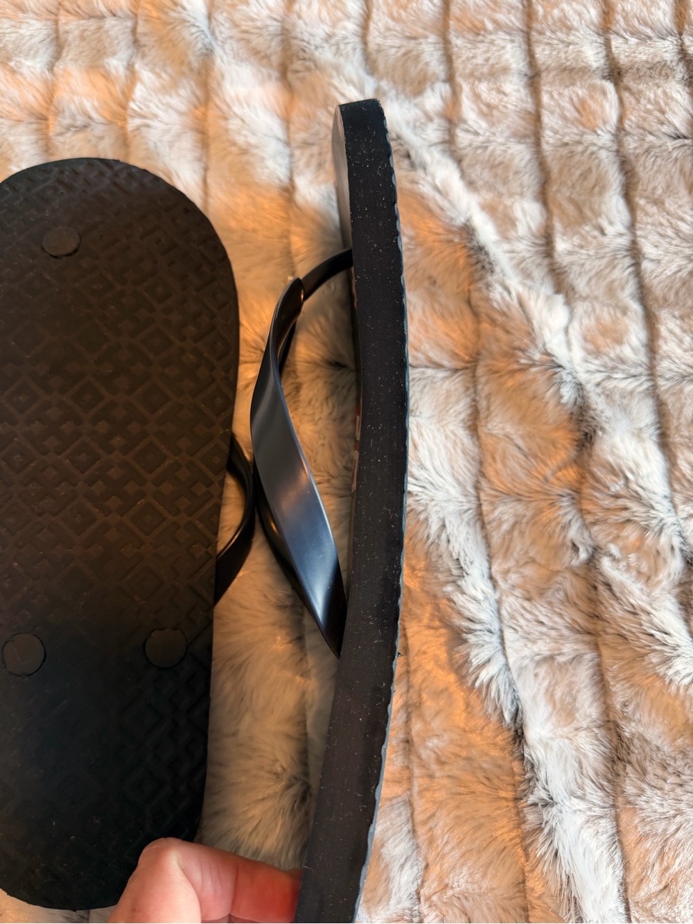 Tory Burch Women’s Navy Blue Logo Flip Flops - Picture 14 of 14